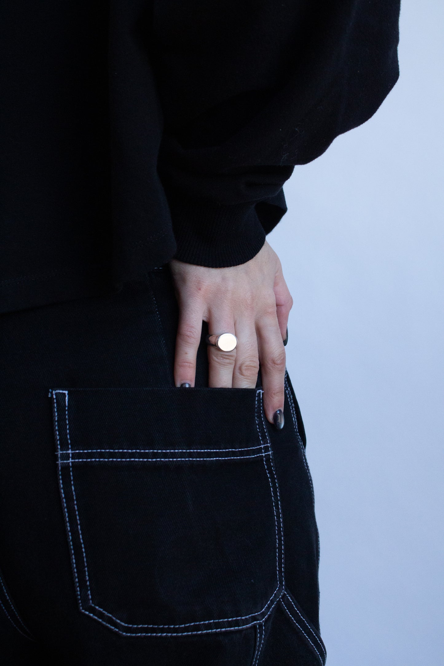 Oval signet ring