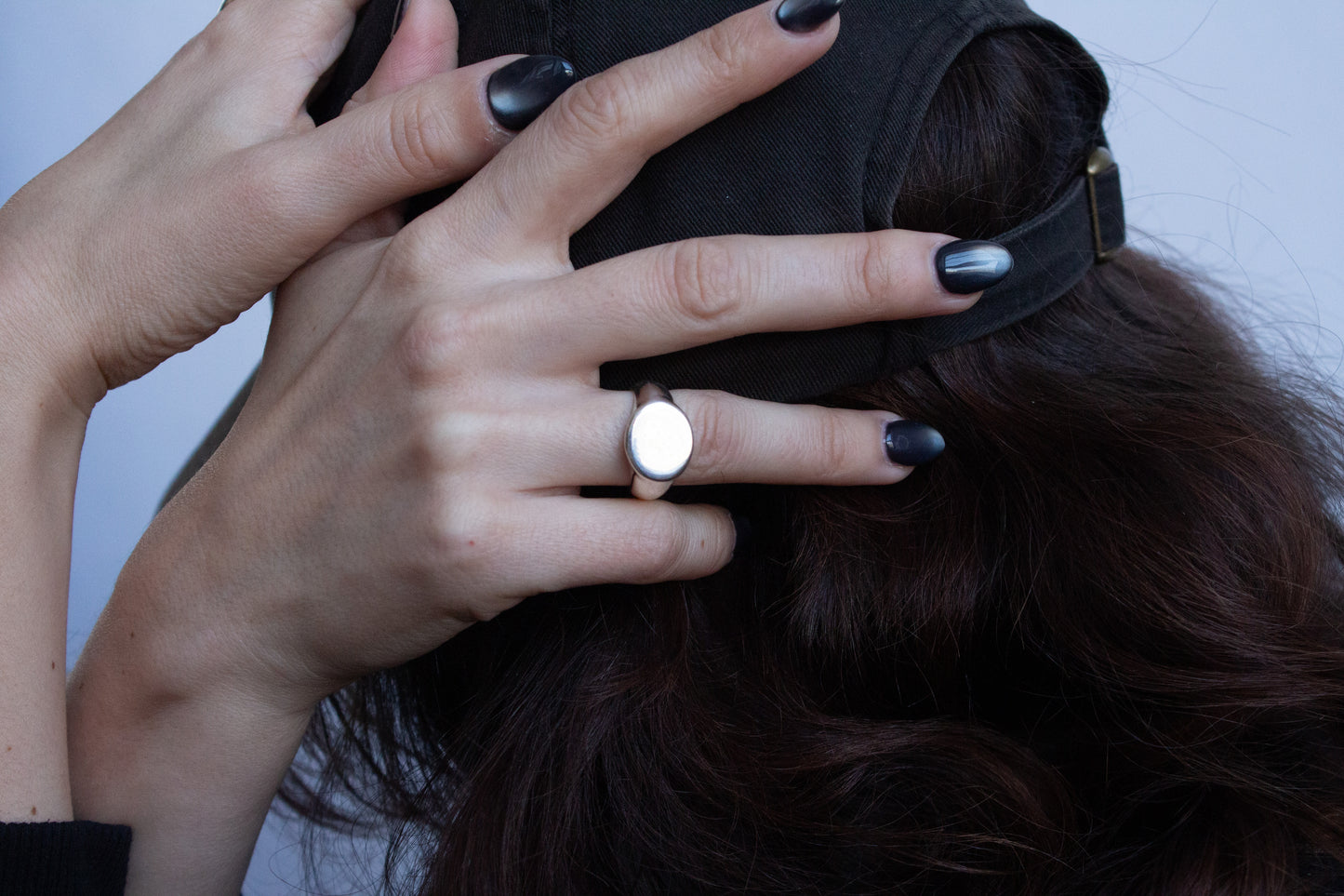 Oval signet ring