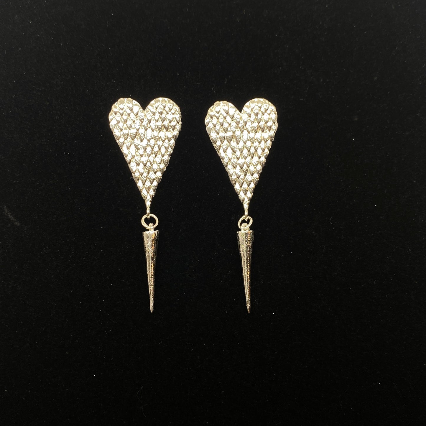 Serpentine love earrings with spike