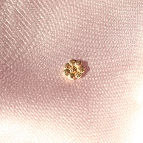 Tiny flower stud earring (single)