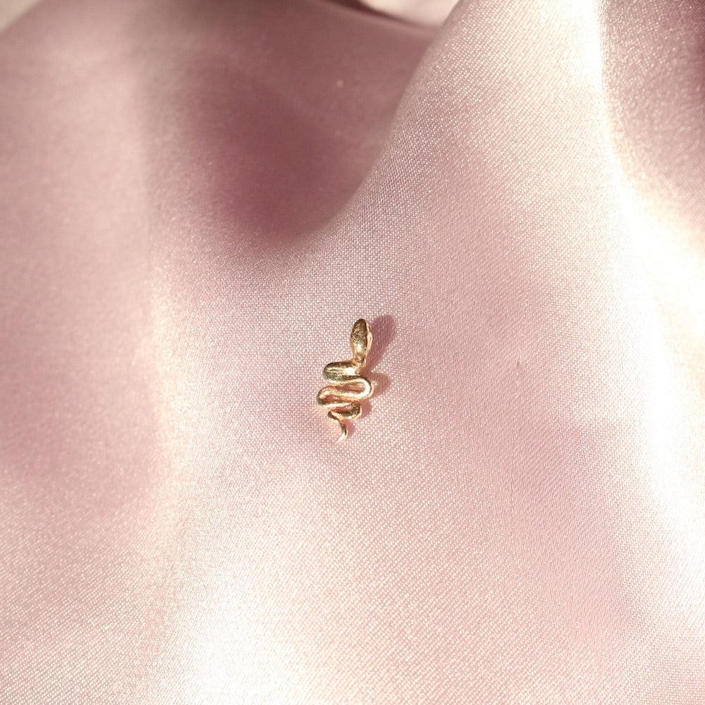 Tiny snake stud (single)